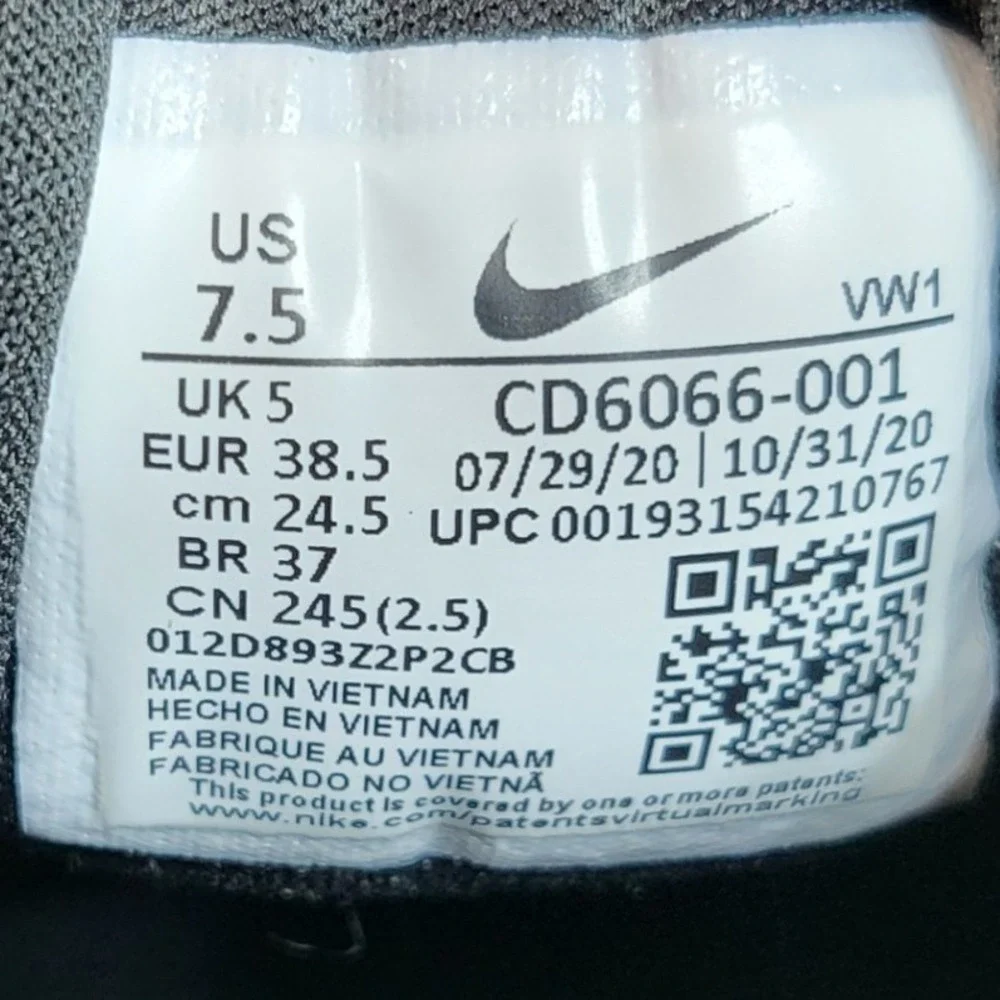Nike‎ Roshe One Black White Golf Shoes Sneakers Womens Size 7.5 CD6066-001